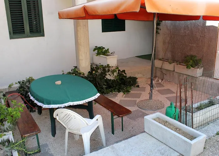 Apartman With Parking Space - 9129 *