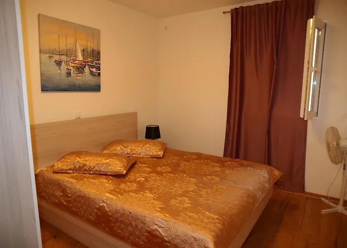 With Parking Space - 9129 Makarska