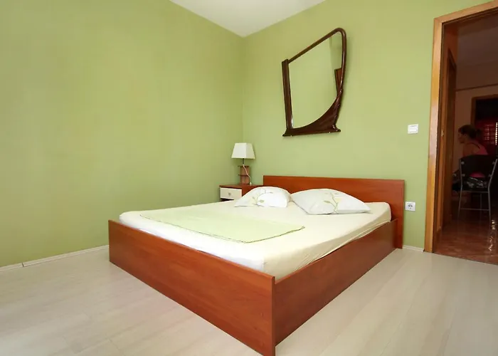 Apartman With Parking Space - 9129 *