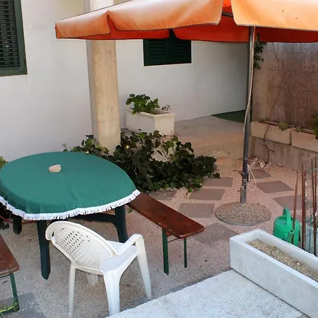 Apartman With Parking Space - 9129 *