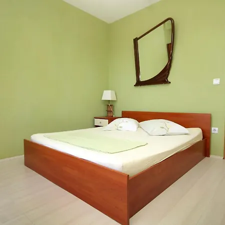 Apartman With Parking Space - 9129 *